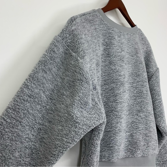 LEVI'S Gray Bucle Teddy Crew Neck Sweatshirt With Contrast Hem Size Small - Picture 7 of 16